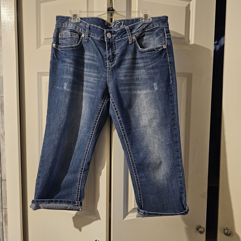 Relaxed Fit Women's Denim Cropped Jeans in Blue - Distressed Wash 11/12